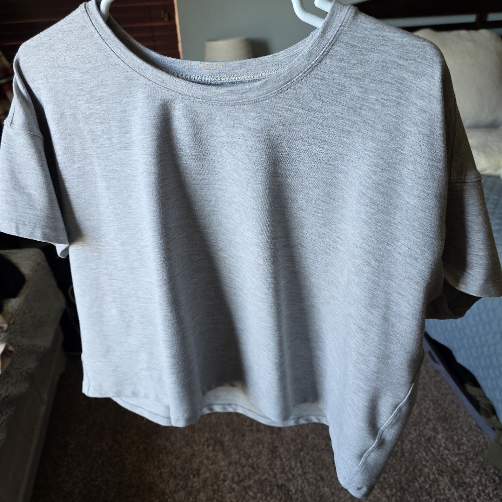 lululemon athletica Gray Short Sleeve Tee